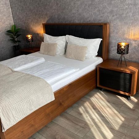 Livi Apartment 1 Сату-Маре Экстерьер фото